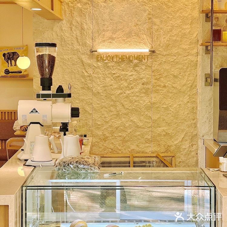 夏日里的冰凉清爽奶油咖啡店☕️EMoment