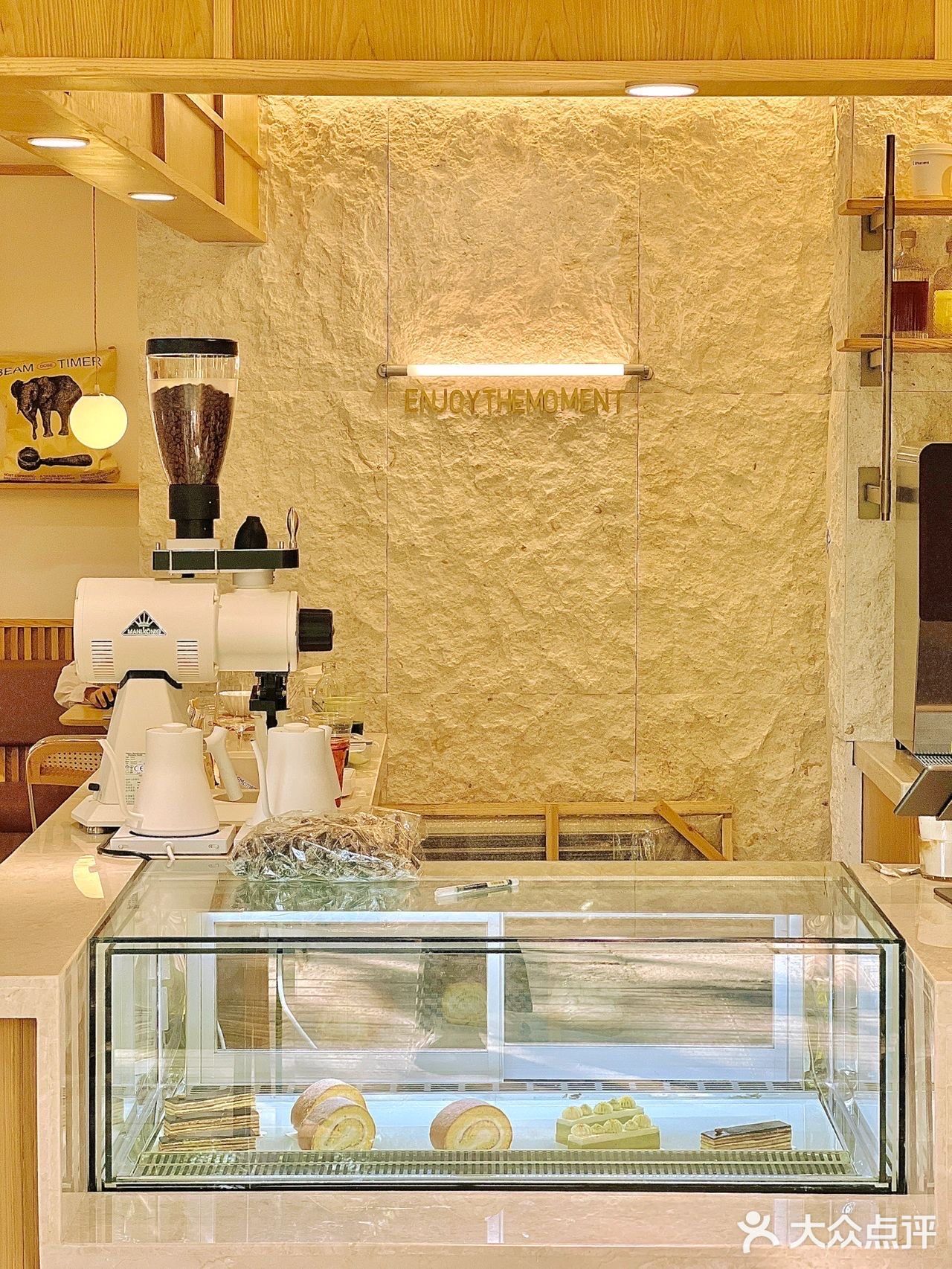 夏日里的冰凉清爽奶油咖啡店☕️EMoment
