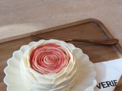 马郁兰油桃蛋糕-VERIE BAKEHOUSE