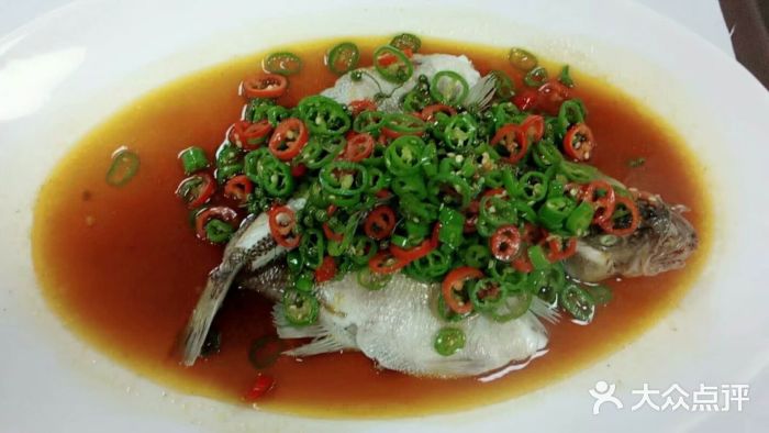 双椒蒸鲈鱼图片
