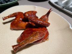 脆皮乳鸽-荣轩(新荣记环球金融中心店)