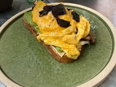 黑松露菌菇炒蛋全麦吐司-O'mills Sourdough Bakery&Bistro(永嘉路店)