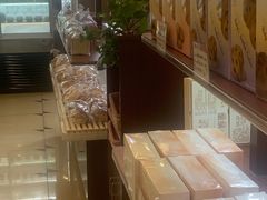 -红宝石·鲜奶小方·海派西点房(南丹店)