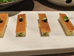 鱼子酱脆皮松板肉-一川二水•粤川醉(CP静安店)