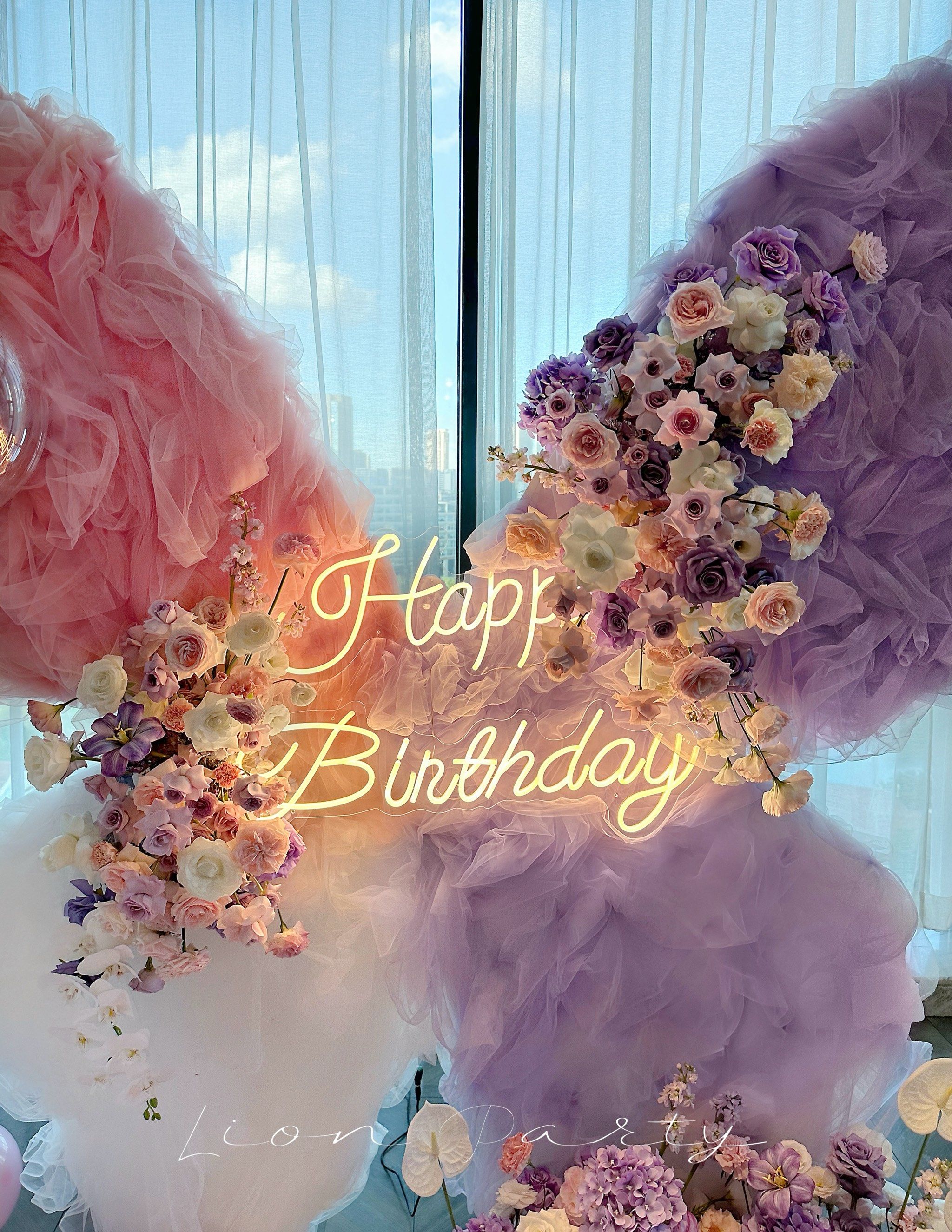 网红纱幔花艺大蝴蝶背景布置