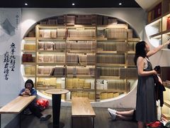 -钟书阁(珍园店)