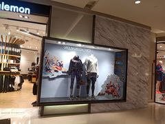 -lululemon(上海浦东IFC店)