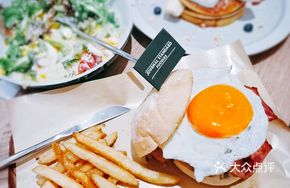 Classic Burger with Fries