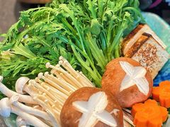 -吉屋·炭烧酒场·秋冬功夫奶汁河豚鱼锅