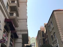 -鲁邦国际风情街(麦世达韩国精品百货店)