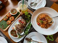 -Chom Cafe and Restaurant