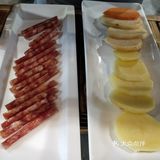 鲜鸭血和腊肠很好吃，那个胶原牛肉很有特点