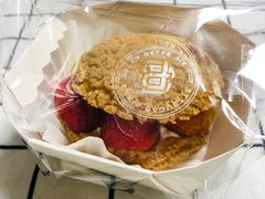 草莓泡芙-巴黎贝甜(来福士店)
