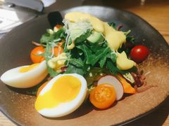 托斯卡尼蔬菜沙拉配酸奶芒果汁-原石牛扒·约会餐厅(龙城万科里店)
