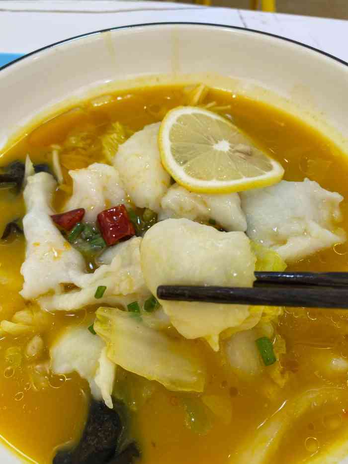 小鱼号酸菜鱼(汇景广场店)-"[薄荷]环境:不知何时起 一家小清新的招.