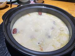 -洪氏嗨捞·广东猪肚鸡·椰子鸡火锅(西咸万象城店)