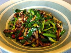 韭菜炒猪耳朵-半山腰·云南菜(侨福芳草地店)