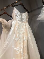 -艾米丽婚纱礼服