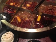 -重庆爽翻天老火锅(临平万达广场店)
