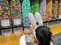 -m豆巧克力世界(上海世茂广场店)