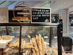 面包甜点陈列柜-bItBakery(岭南站店)
