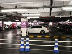 -虹桥火车站-停车场