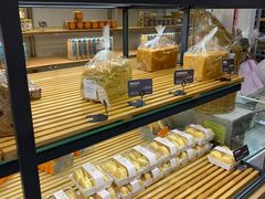 面包甜点陈列柜-面包新语(滨湖万达店)