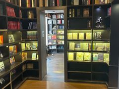 -钟书阁(松江泰晤士小镇店)