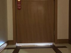 门缝特别大，隔音效果不好-大同王府至尊酒店