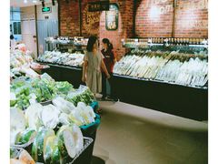 -中百仓储超市有限公司(越秀星汇维港店)