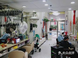 大家都戴口罩交流 发型也没有变化，还是以前的样子