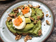 牛油果煮蛋吐司-RAC BAR(安福路店)