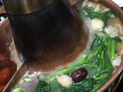 -果松木炭酸菜铜火锅·外婆参鸡汤