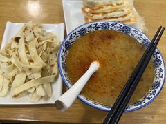 -八百里牛肉汤(盖饭·锅贴·万象城店)