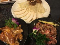 鸡腿肉、羊排、什锦菌菇-韩宫宴炭火烤肉(中商世界里店)