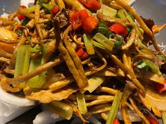 -路边边.炒菜烧烤.音乐餐厅(良乡长虹店)