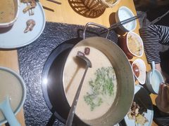 -洪氏嗨捞·广东猪肚鸡·椰子鸡火锅(西咸万象城店)