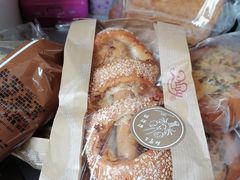 -红宝石·鲜奶小方·海派西点房(南丹店)