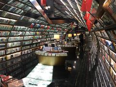 -钟书阁(珍园店)