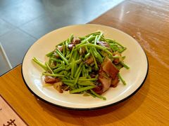 藜蒿炒腊肉-莲餐厅·湖北菜·潜江小龙虾店(愚园路店)