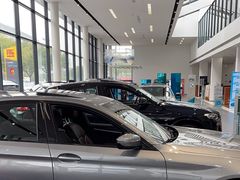 -上海宝信宝马4S店