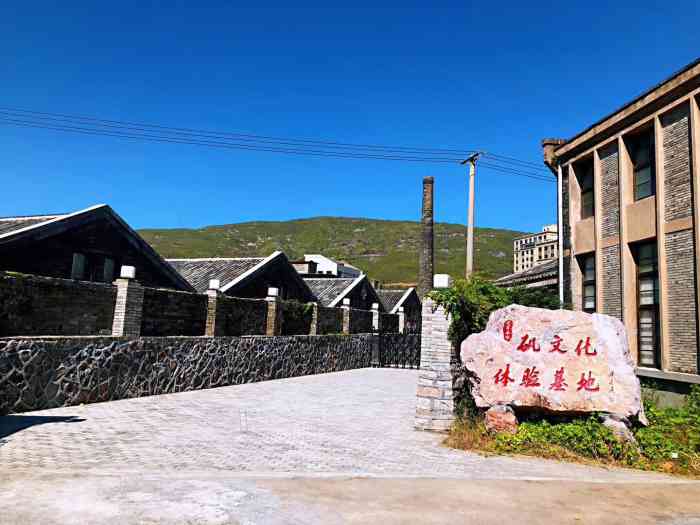 矾都奇石馆-"沿路上山来了矾山,山的右侧是一座很特别多.