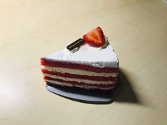 红丝绒草莓切片-巴黎贝甜(五道口店)