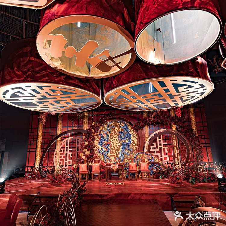 别再做烂大街婚礼了，小众婚礼挺有意思的。