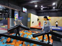 -蹦贝运动中心·蹦床·攀岩·闯关(龙岗店)