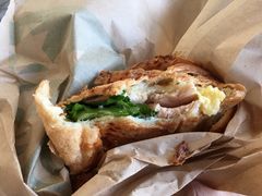 蛋香鸡肉可颂-星巴克(浦东机场T2到达店)
