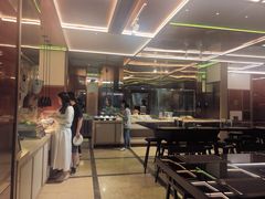 -大中华希尔顿酒店-念自助餐·嗨啤·小龙虾