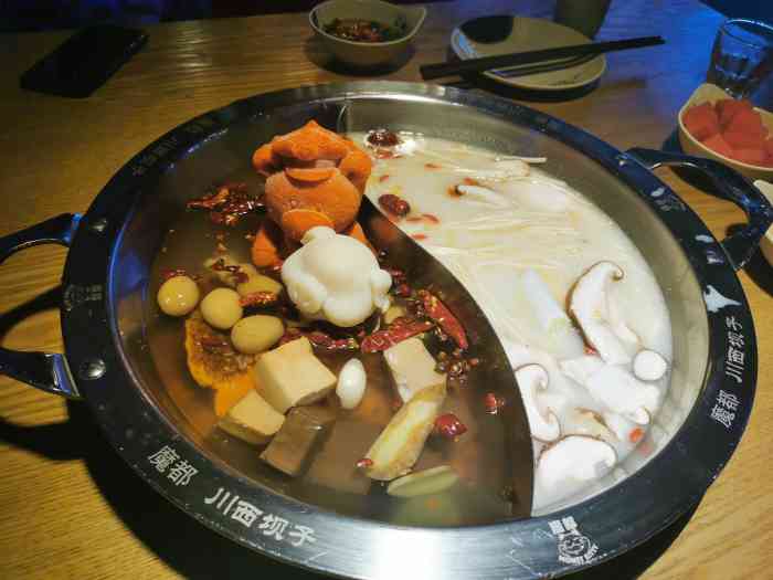 魔都川西坝子火锅餐厅(协信星光广场店)-"中午过来整个大堂就一桌