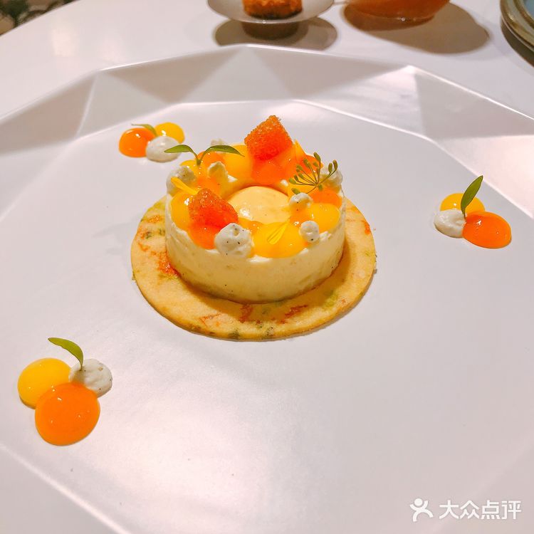 外面是巧克力,脆脆的,里面是香蕉馅