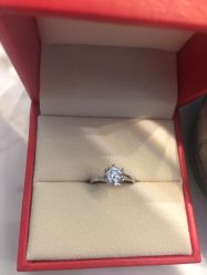 -威德钻石-克拉钻大本营(南京东路店)